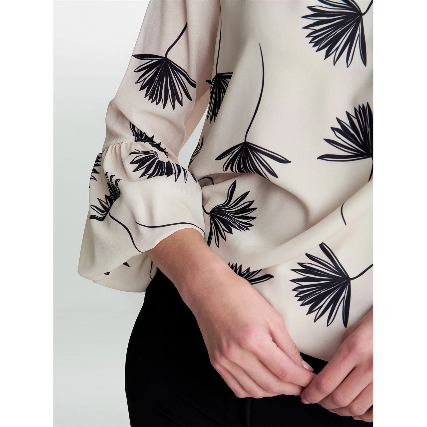 Gina Bacconi JULIEANNE BLOUSE WITH SLEEVE DETAIL 5 Gina Bacconi JULIEANNE BLOUSE WITH SLEEVE DETAIL - Image 5