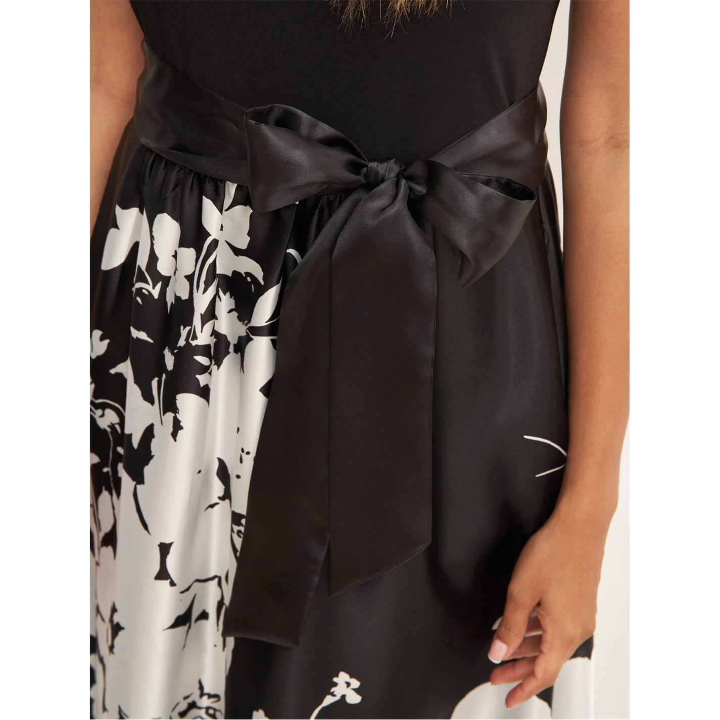 Gina Bacconi JAIMARIE FLORAL SATIN AND JERSEY DRESS 5 Gina Bacconi JAIMARIE FLORAL SATIN AND JERSEY DRESS - Image 5